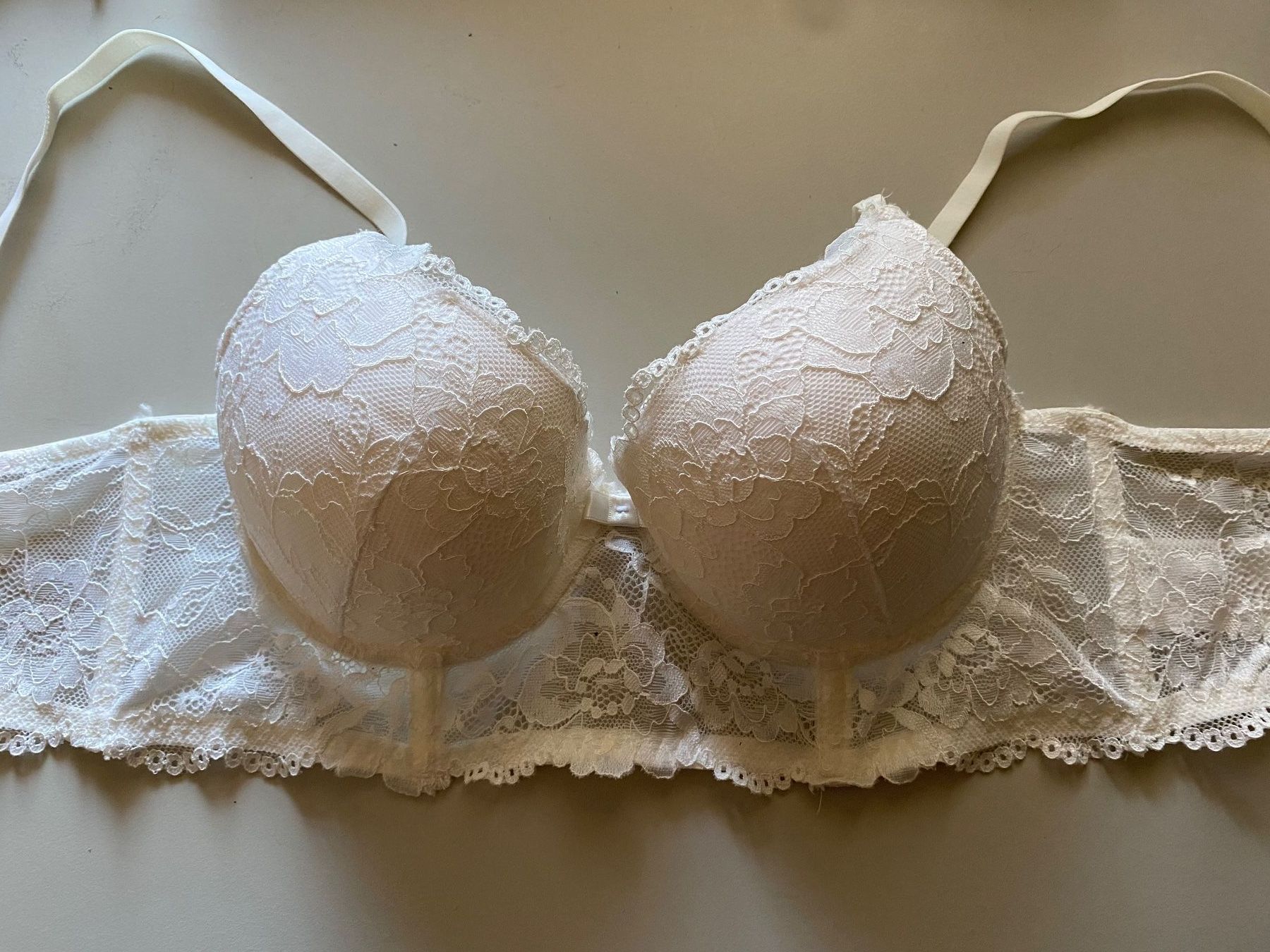 Altra biancheria intima: BH weiss – Nuovo (secondo la descrizione) da Bözberg venduto da bryo