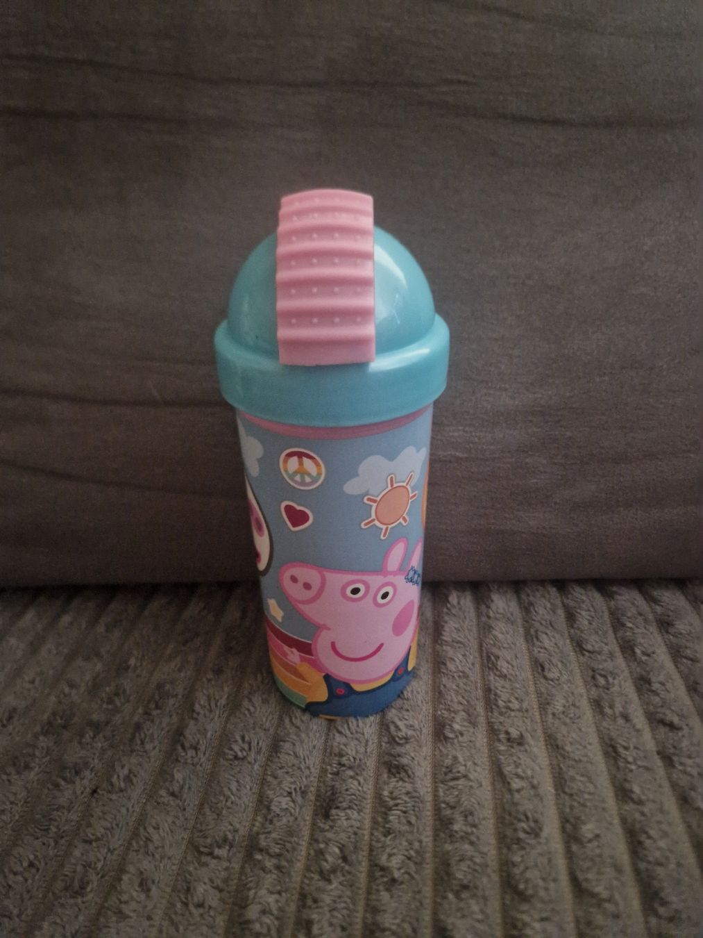 Contenitori & Simili: Peppa Pig Trinkbecher mit Deckel. – Usato da Neuhausen venduto da Nicolino92