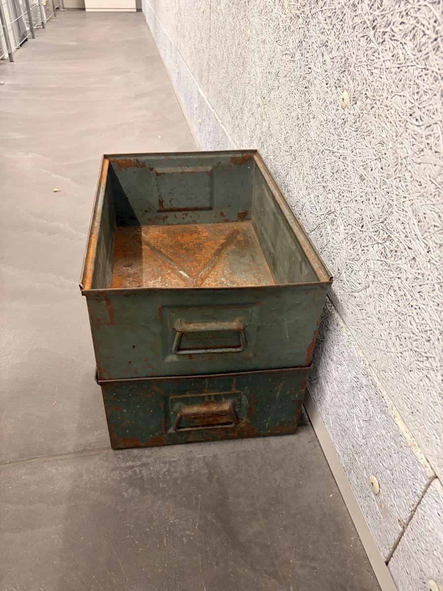 Equipement & pcs de rechange: Robuste Metallkiste mit Griffen – D'occasion à Zürich par gar_l5zb 5