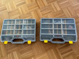 2 Plastikoffer mit Kleinmaterial, Schrauben, Nägel, etc.