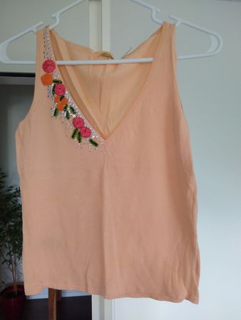 Like new! Elegant Peach Summer Top with Embroidery, Size S