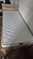 Bettgestell Holz mit Matratze Einzelbett gut erhalten