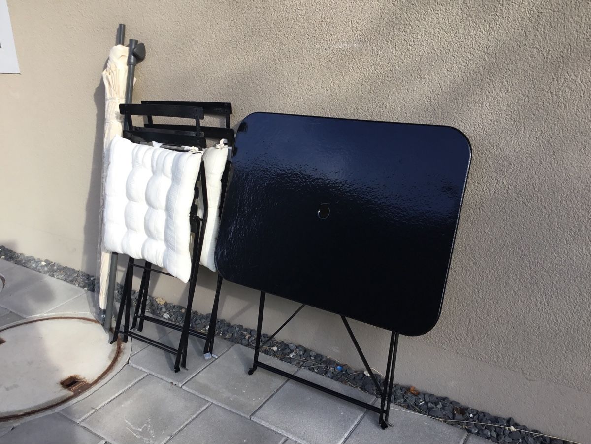 Set di tavolo e panche: Altes Gartentisch Set 4 Teilig zum Klappen – Usato da St. Gallen venduto da chamilla 4