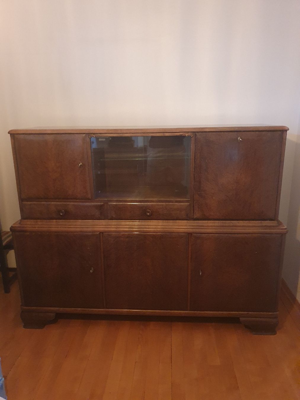 Credenze: Büffet aus Holz im Vintagelook – Usato da Luzern venduto da Corueegsegger