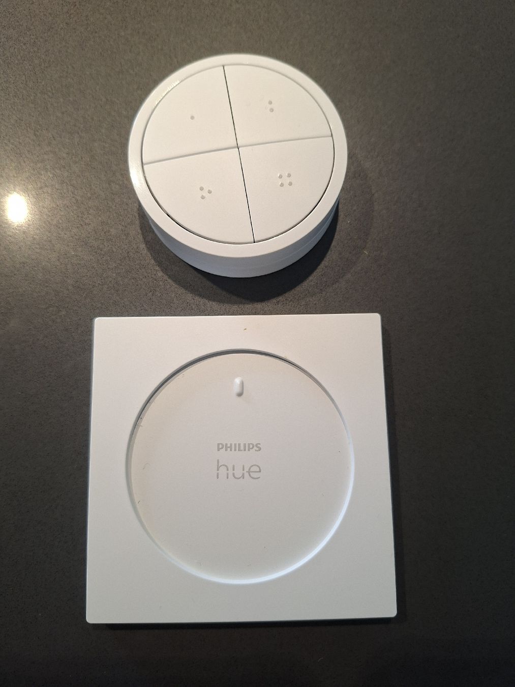 Philips Sistema di controllo: Télécommande Philips Hue, interrupteur sans fil, comme neuve – Usato da Collombey venduto da lon_m7qd 1