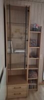 Schöne Vitrine aus Holz mit Glastür und 2 Schubladen
