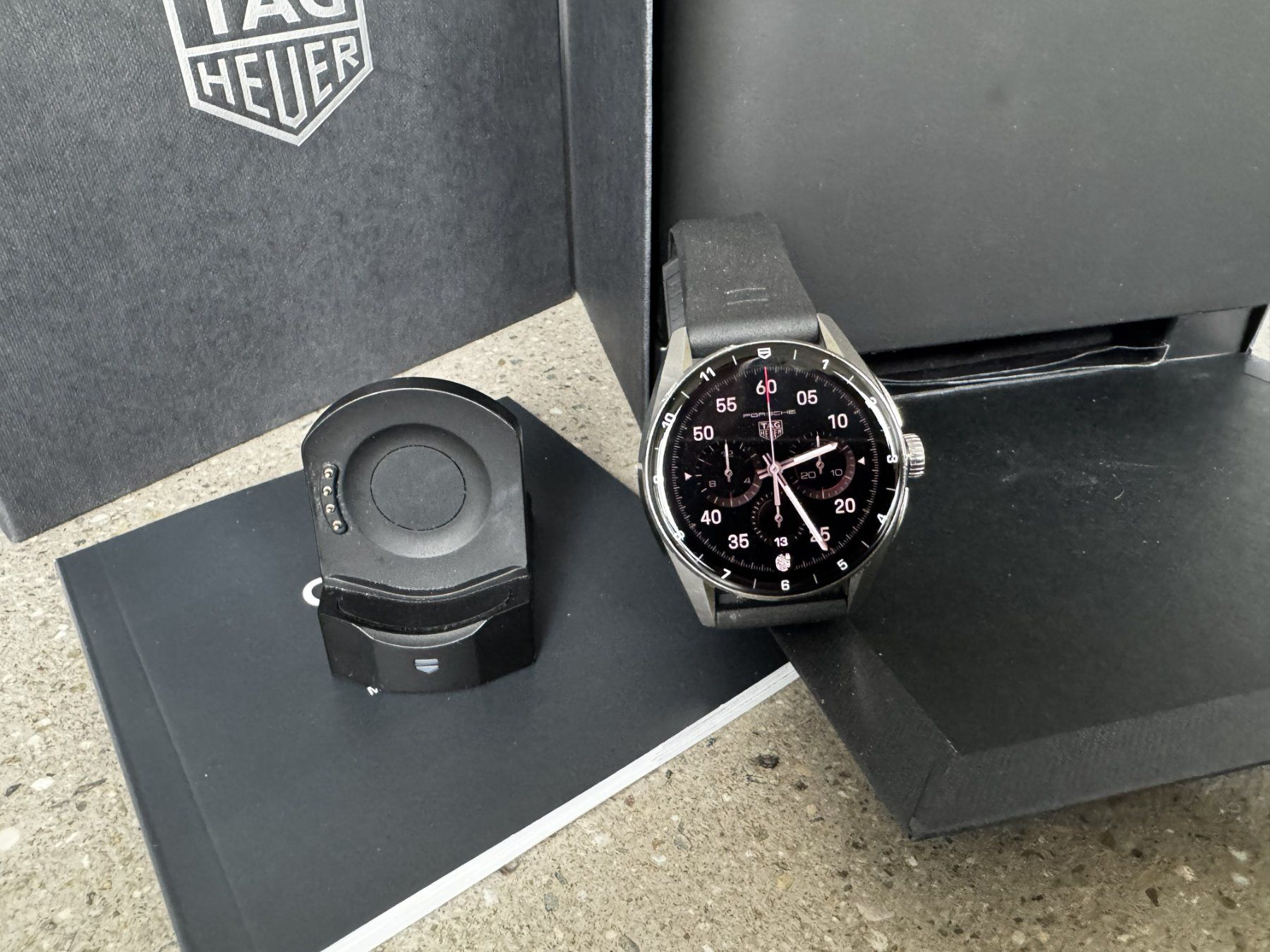 Tag Heuer Smartwatch: Tag Heuer Connected Calibre E4, 42 mm – Usato da Zürich venduto da Coupland