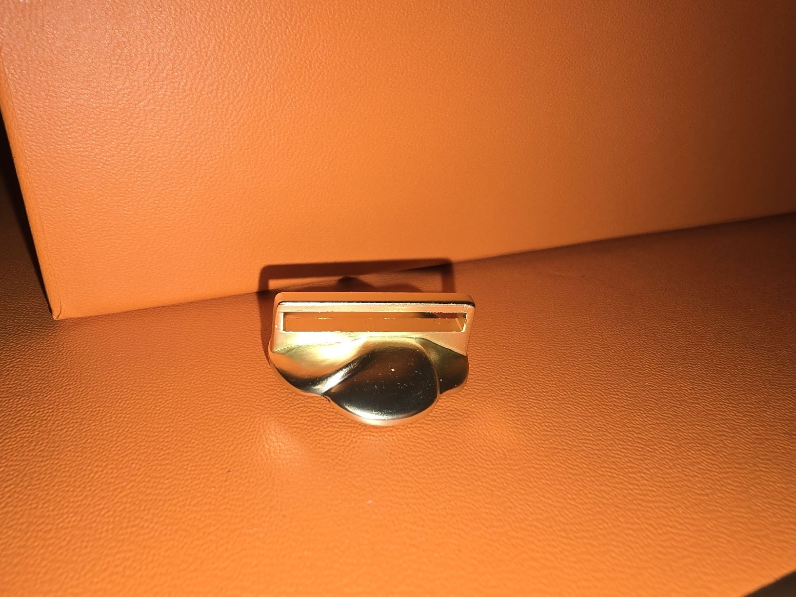 Chanel Anhänger: Chanel Kamelie Charm – Neu (gemäss Beschreibung) aus wallisellen von funkelsternchen5 1