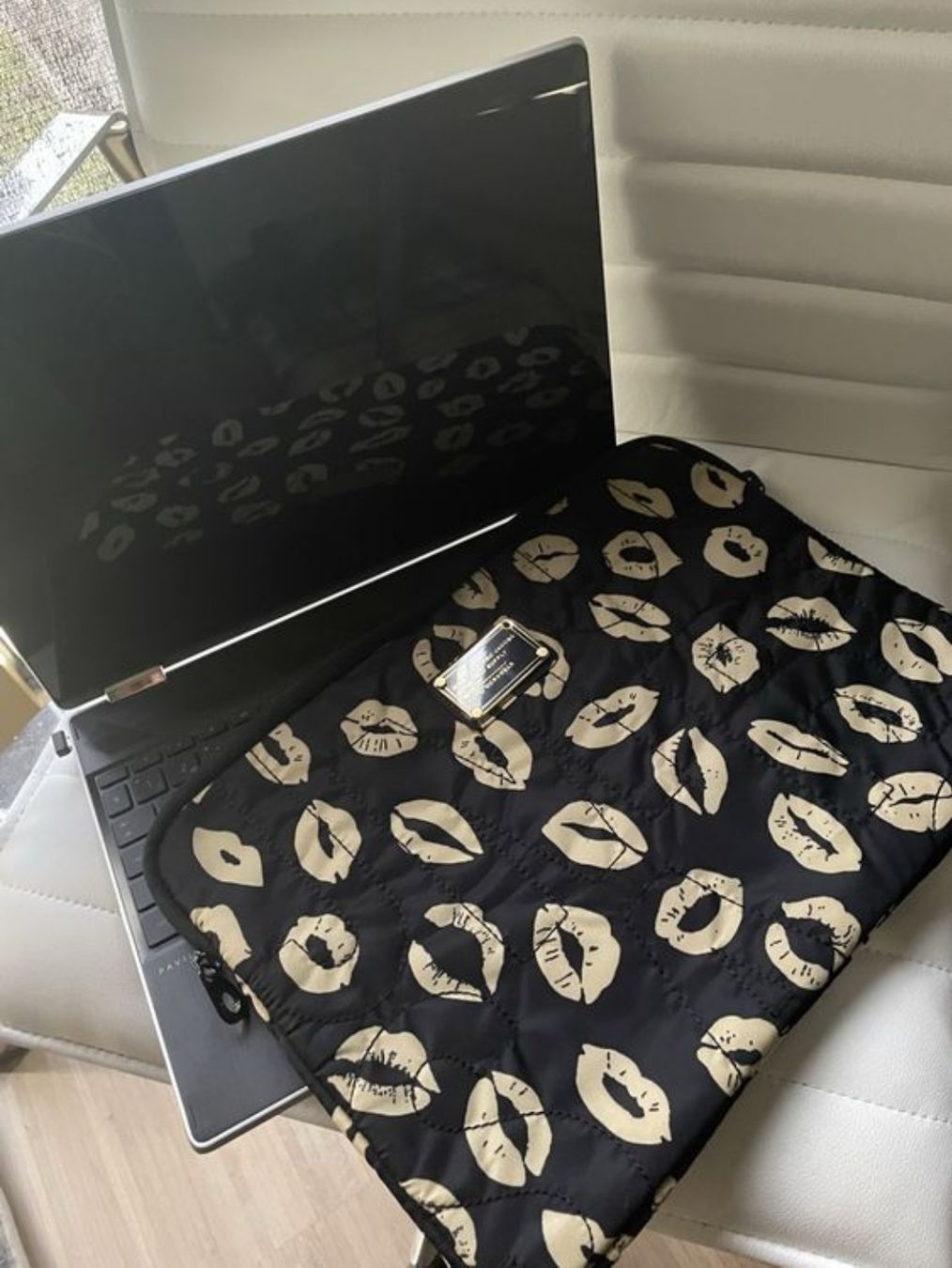 Marc Jacobs Taschen: Fourre lap top de Marc Jacobs – Gebraucht aus Lausanne von Cognitia 1