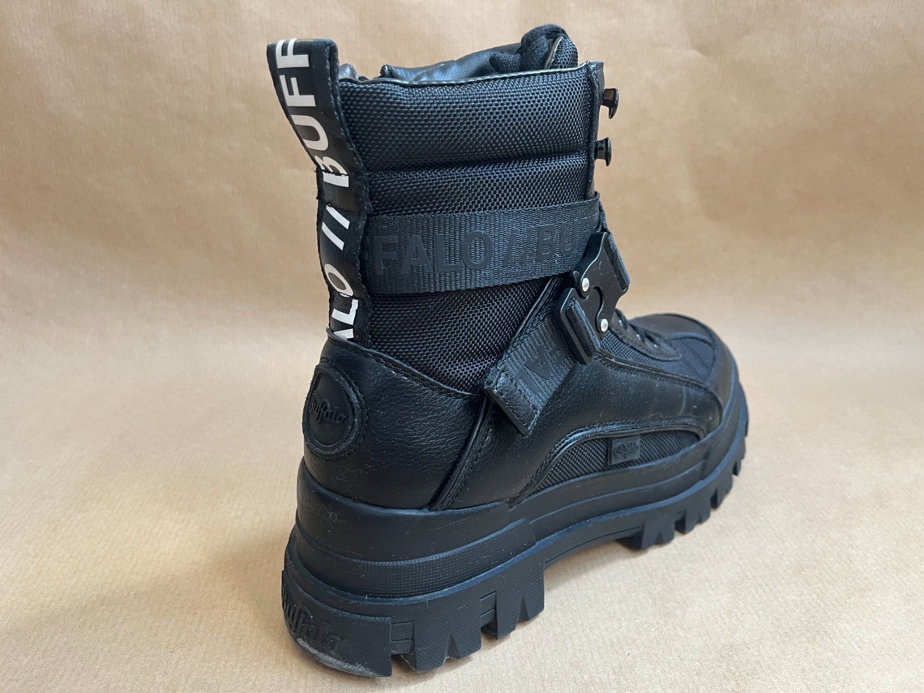 Buffalo Damenschuhe: Bottines Buffalo noires avec fermeture éclair comme neuves – Gebraucht aus Thônex von mil_yh85 3