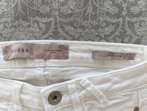 Jeans: GUESS Jeans, Gr. 25, Neu – Nuovo (secondo la descrizione) da Hergiswil NW venduto da pol_9dl8 5
