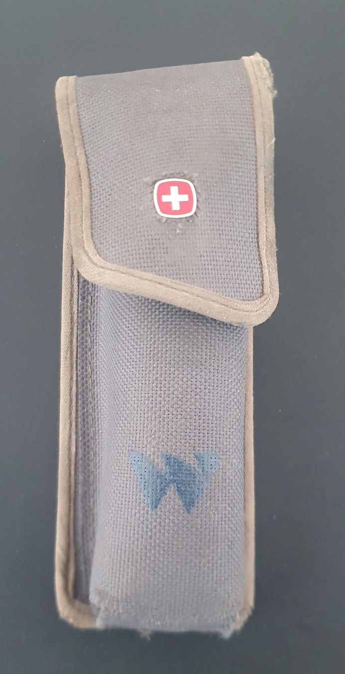 Sonstige Kleidung & Accessoires: 8 Messer – Etuis – Gebraucht aus Härkingen von MarianneSi