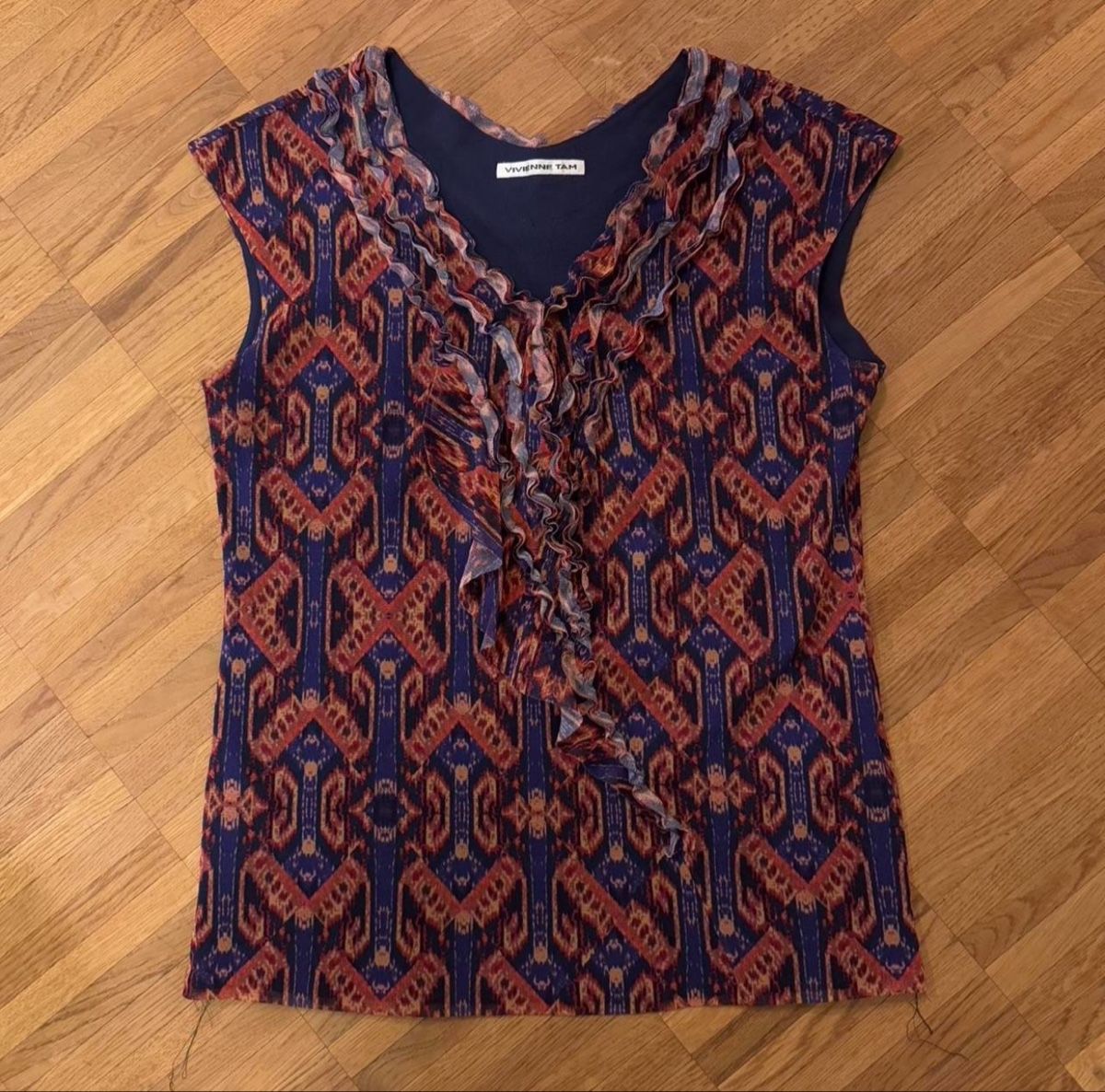 Top: Vivienne Tam top – Nuovo (secondo la descrizione) da Zürich venduto da nic_g776