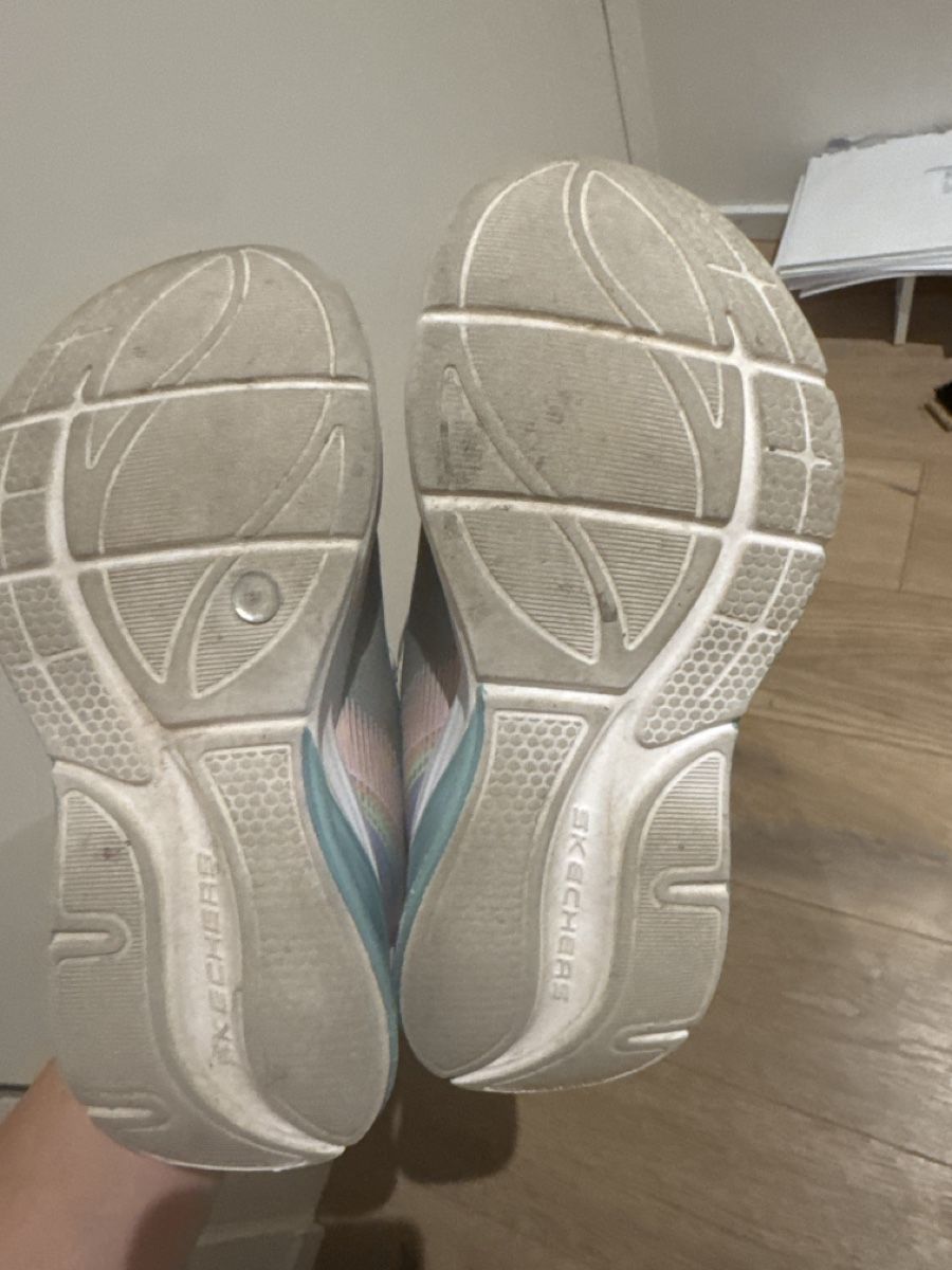Skechers Chaussures filles: Skechers Lights Trainers Size EU 28  – D'occasion à Zug par axx3l 3