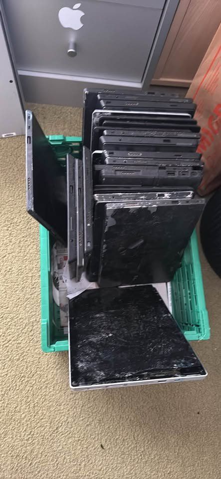 Microsoft Notebooks: 22x Surface pro (ungeprüft) Export – Defekt aus Olten von HoYa01