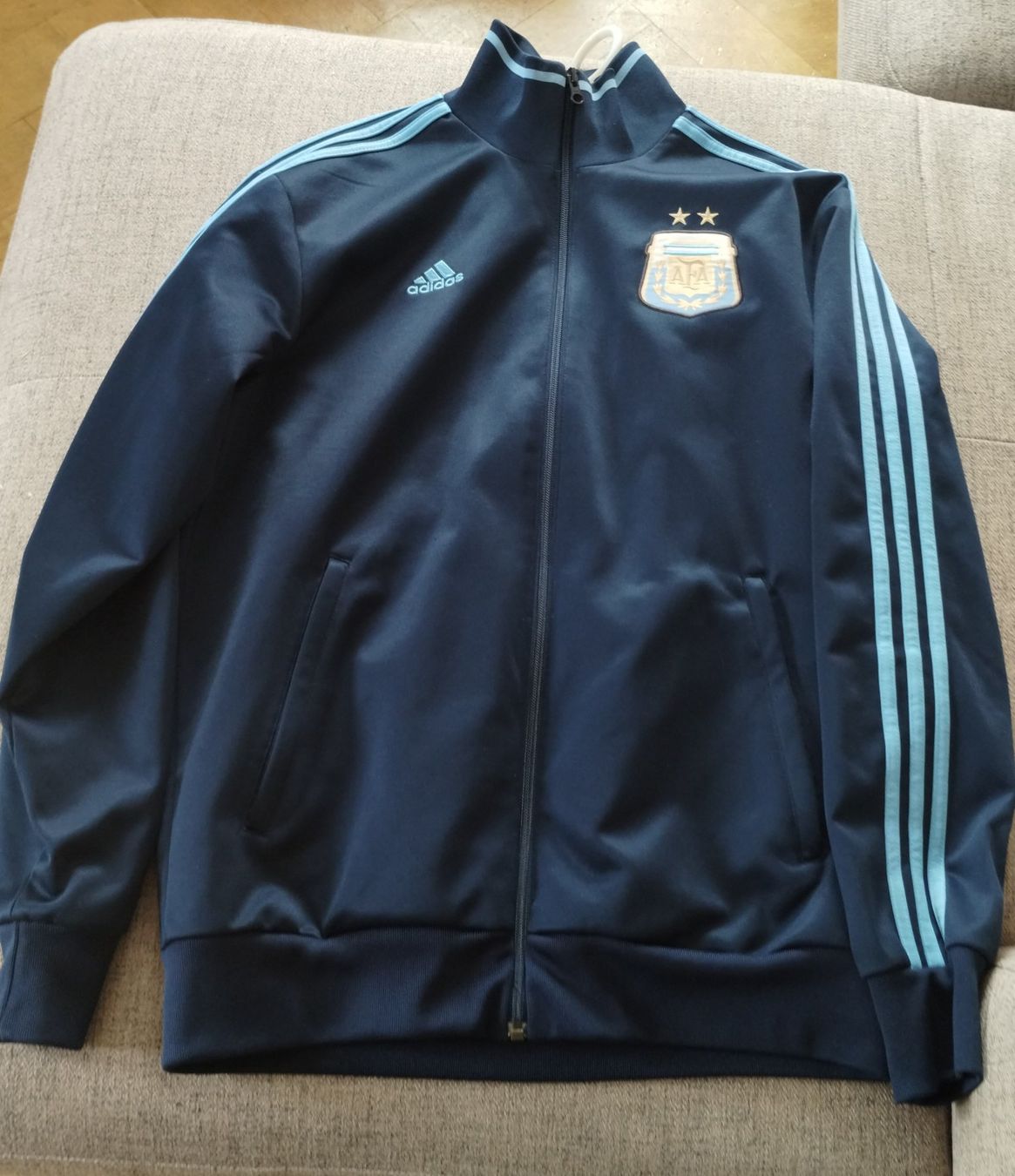 Adidas Vestes: Veste Adidas Argentine M – D'occasion à Lausanne par  1