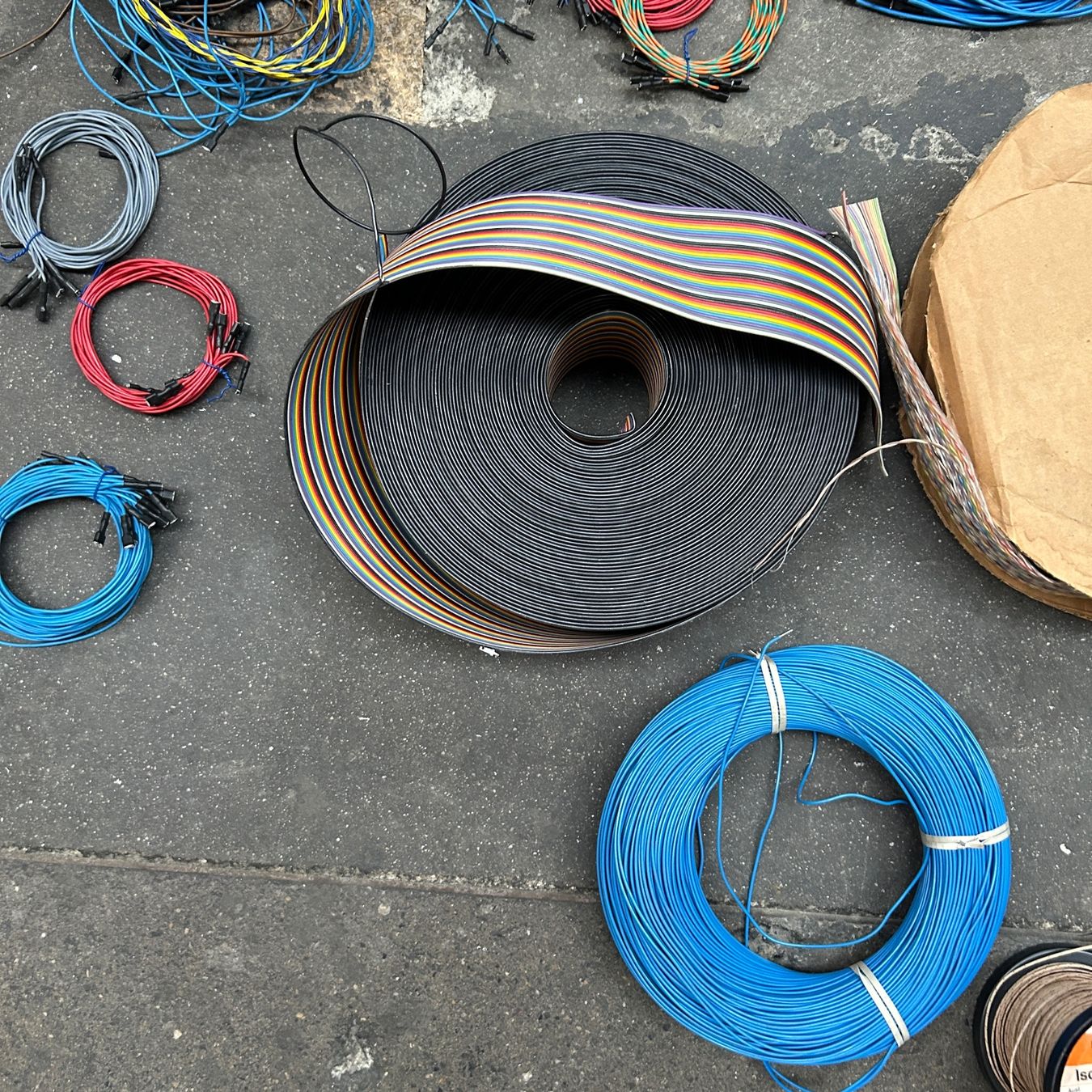 Cavi: ca. 25kg einadrige Kabel / Aderleitungen / Schaltdrähte – Nuovo (secondo la descrizione) da Untersiggenthal venduto da sinamoll 2