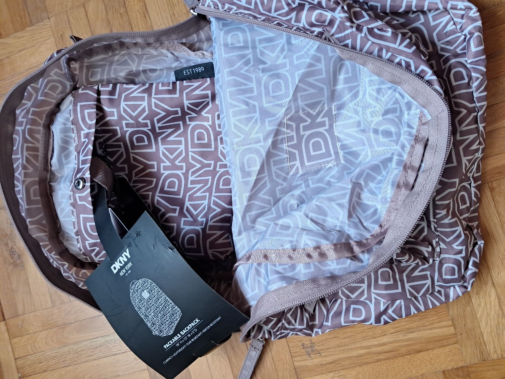 DKNY Zaini: DKNY Backpack Rucksack NEU – Nuovo e nell'imballaggio originale da Kefikon TG venduto da theratpack20 4