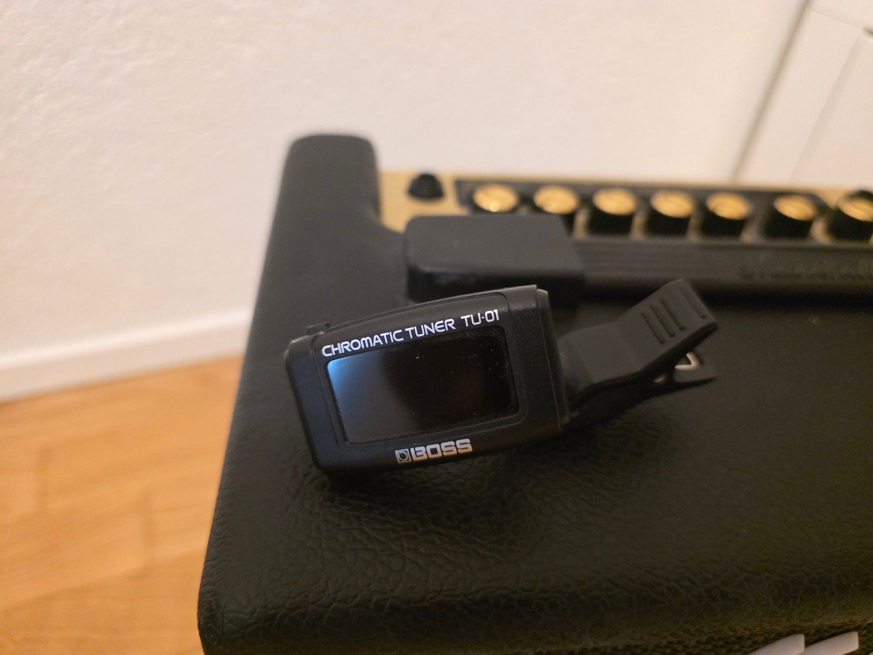Squier Strumenti musicali: Squier by Fender Strat. HSS Hardtrail & Marshall Code 25 Amp – Nuovo (secondo la descrizione) da Rotkreuz venduto da Ferni0 2