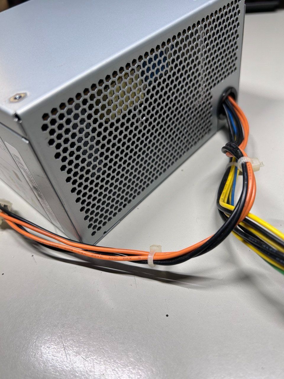 Componenti elettronici: Alimentatore modello FSP250-30AGBAA - PC – Usato da Giubiasco venduto da LorisVale 1