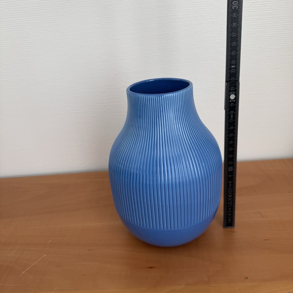 Ikea Vasi & Recipienti: Elegant Blue Ceramic Vase – Usato da Zürich venduto da Fontana101 2