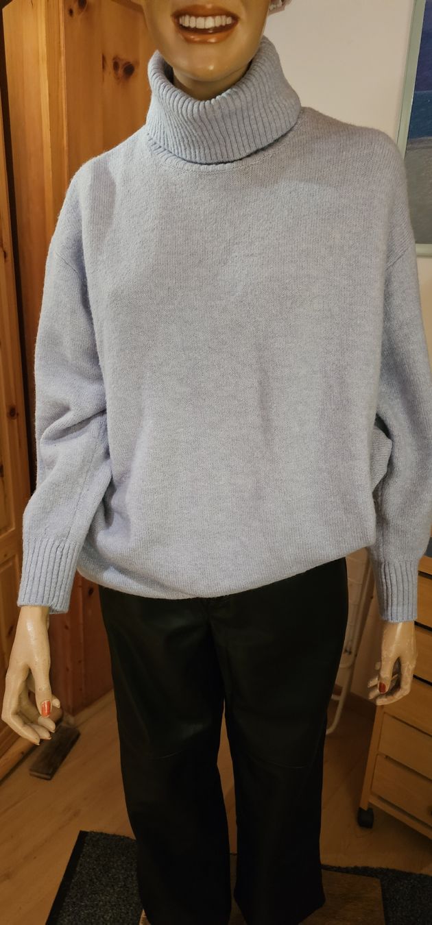 Lotti di vestiti: MNG Rollkragenpullover, Gr. L / Hosen gr.40  Leder Optic – Usato da Ferden venduto da jemyce