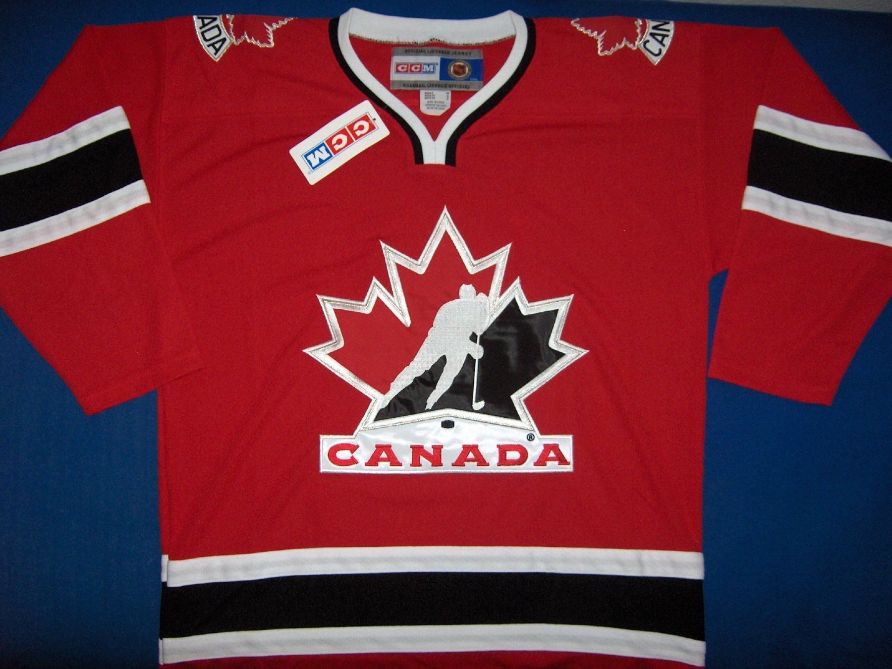 Ccm Canottiere & Pantaloni: CANADA / Hockey Jersey - Large - Men's – Nuovo e nell'imballaggio originale da Arch venduto da Noah819