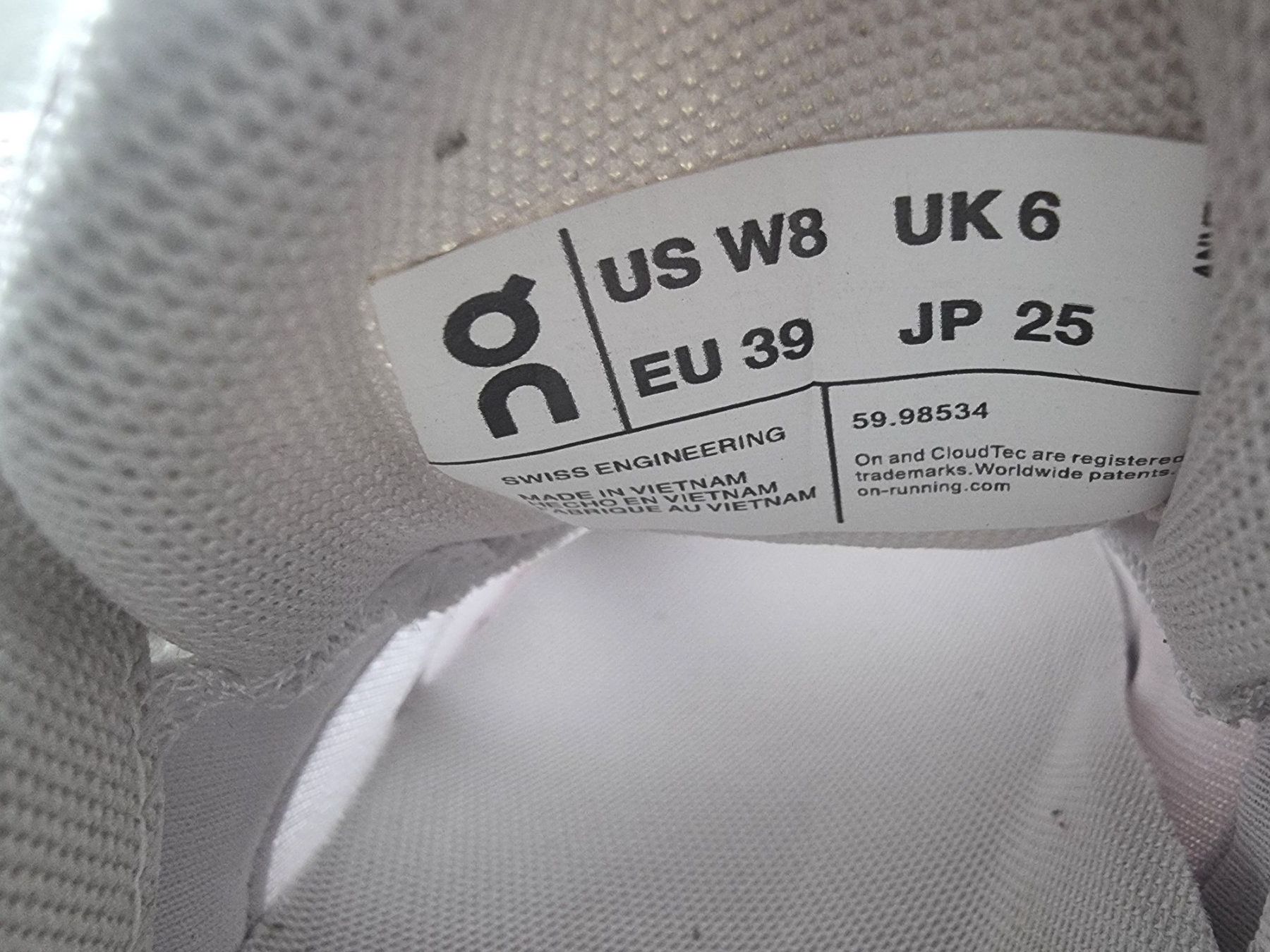 On Scarpe da donna: On Running Cloud Laufschuhe hellgrau/orange Gr. 39 neu – Nuovo e nell'imballaggio originale da Eglisau venduto da nicij79 4