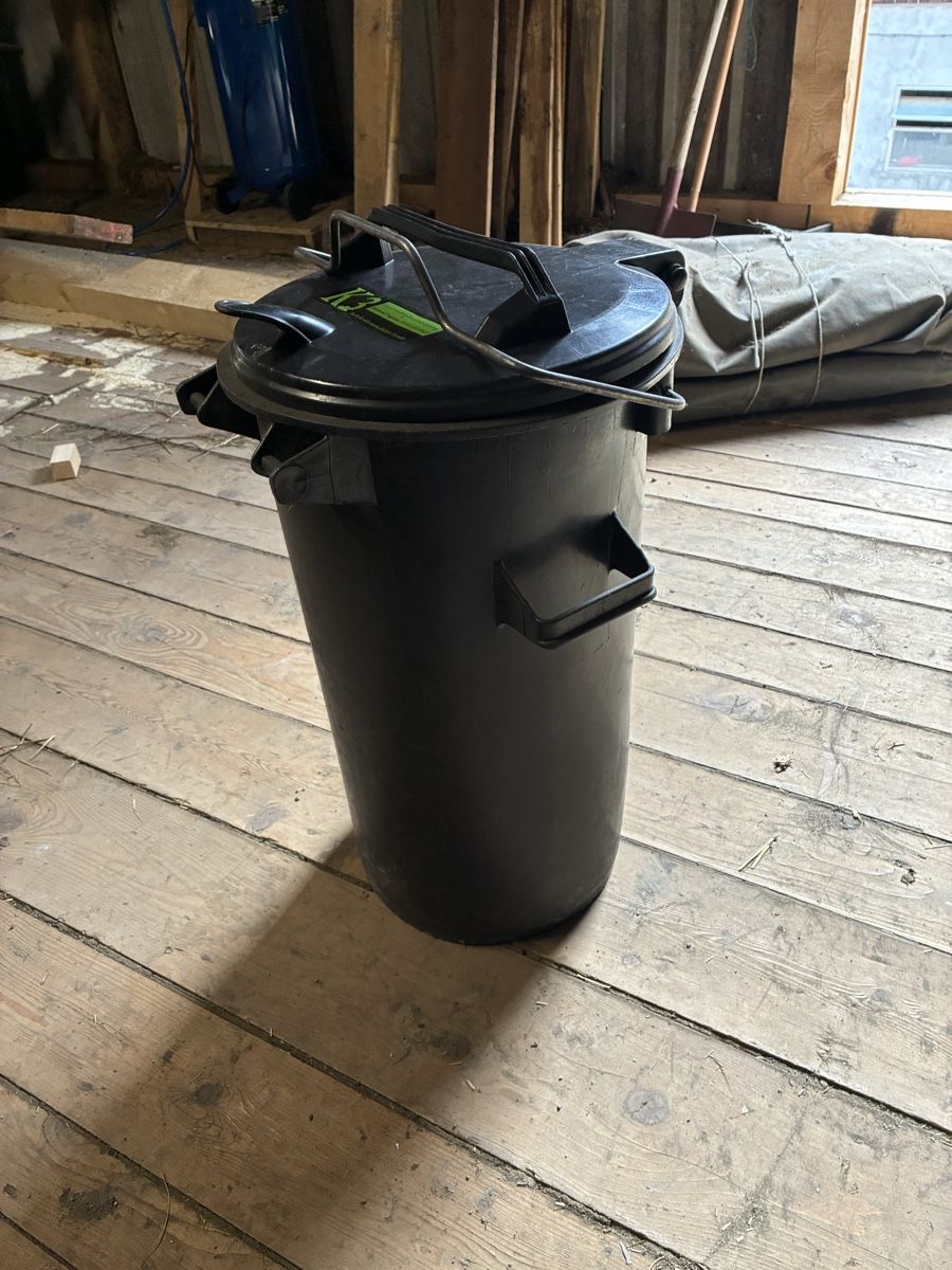 Contenitori & Simili: Abfall Container/Behälter/Kübel – Usato da Leukerbad venduto da Sven5.2