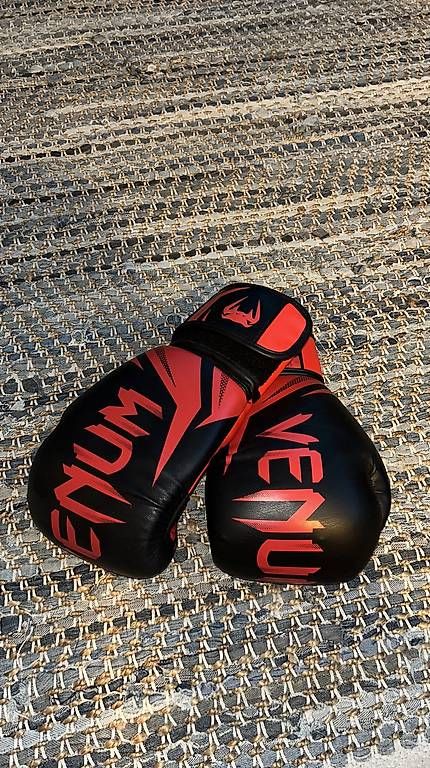 Gants & mitaines : Boxhandschuhe Venum  – D'occasion à Zug par Louis.H63