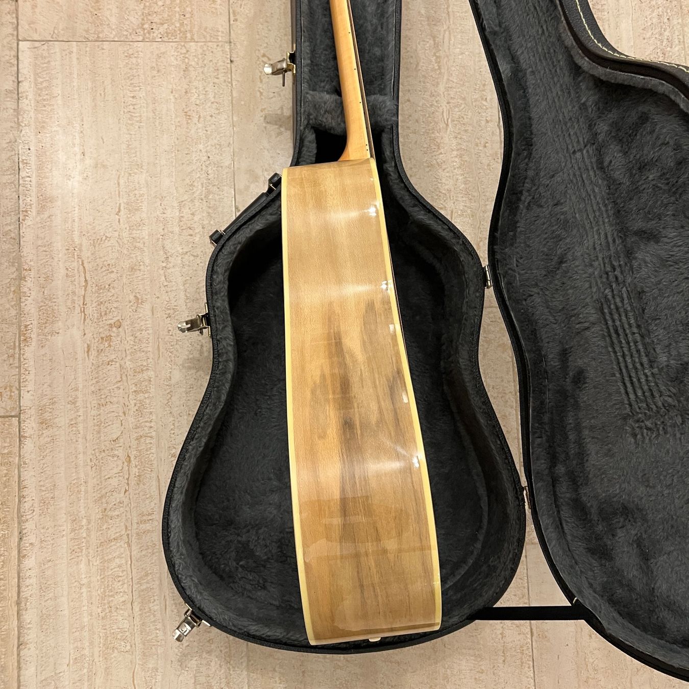 Fender Strumenti musicali: Fender Elvis Kingman Westerngitarre – Usato da Muri AG venduto da Mayfair 3