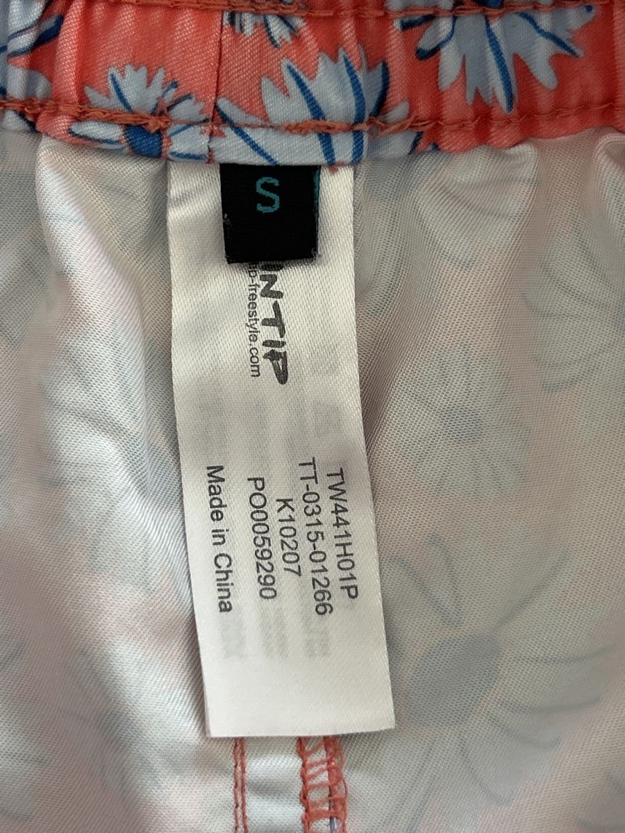 Polyester Pantalons: Shorts  S – D'occasion à Yens par Chriis 2