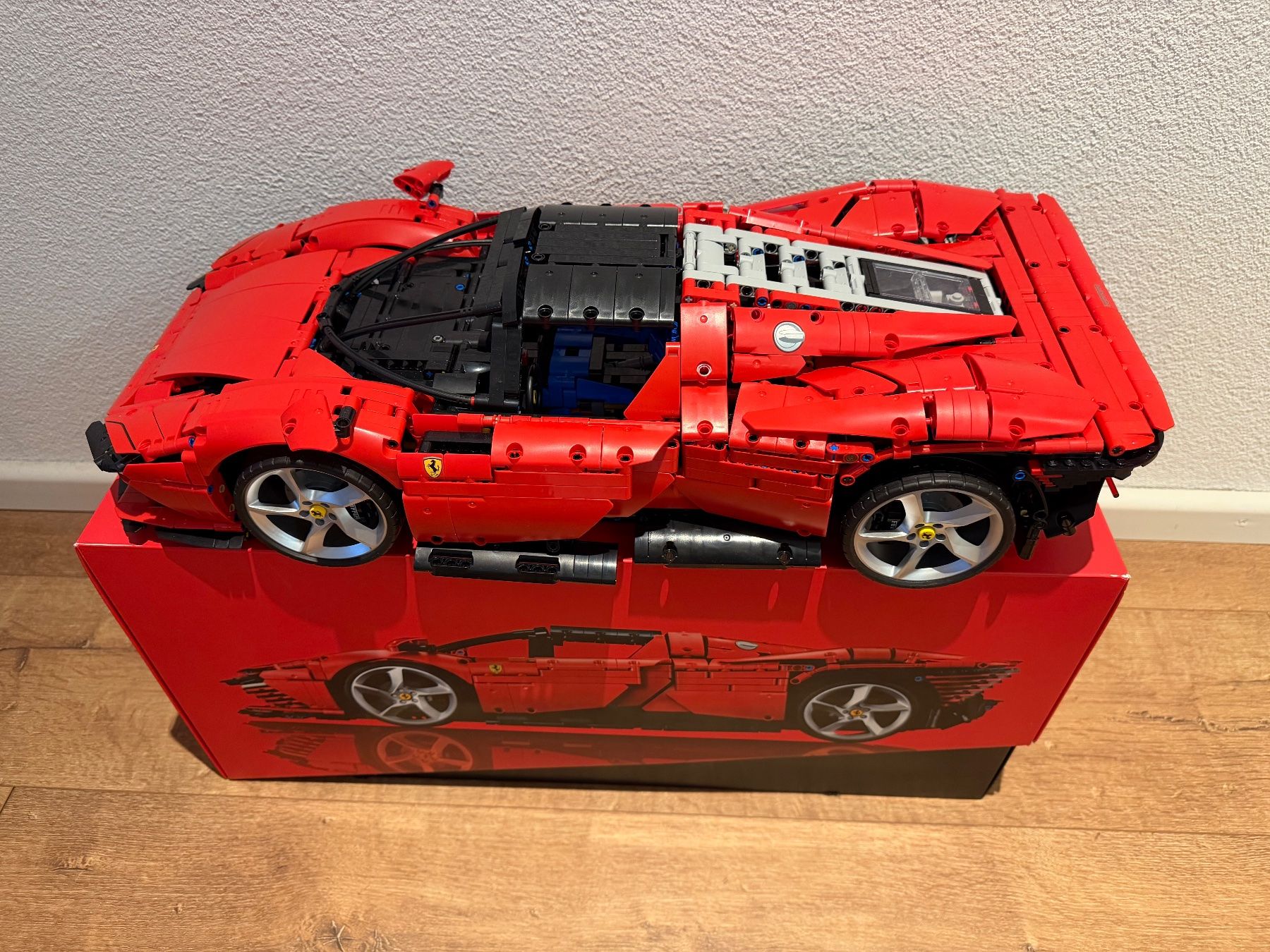 Lego Kit di costruzioni: Lego Technic Ferrari Daytona SP3 – Nuovo (secondo la descrizione) da Hellbühl venduto da Remunchi 1