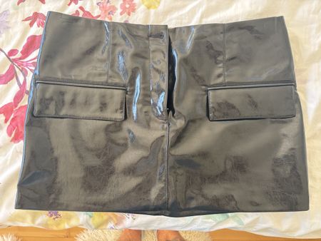 Jupe courte H&M aspect cuir noir taille 44 état neuf
