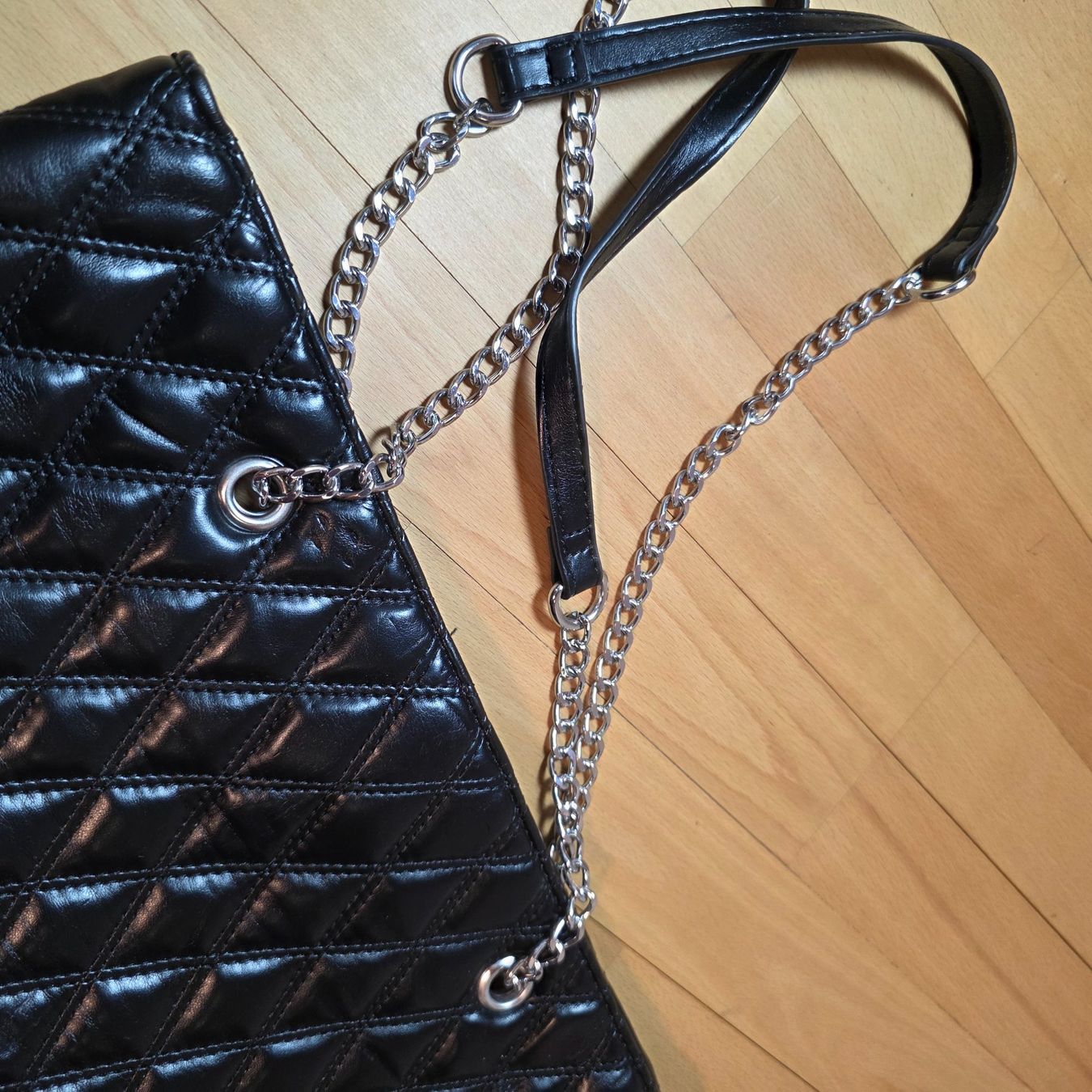 Asos Borse da donna: ASOS gesteppte schwarze Tasche mit Kette – Usato da Wald ZH venduto da CapLux 5
