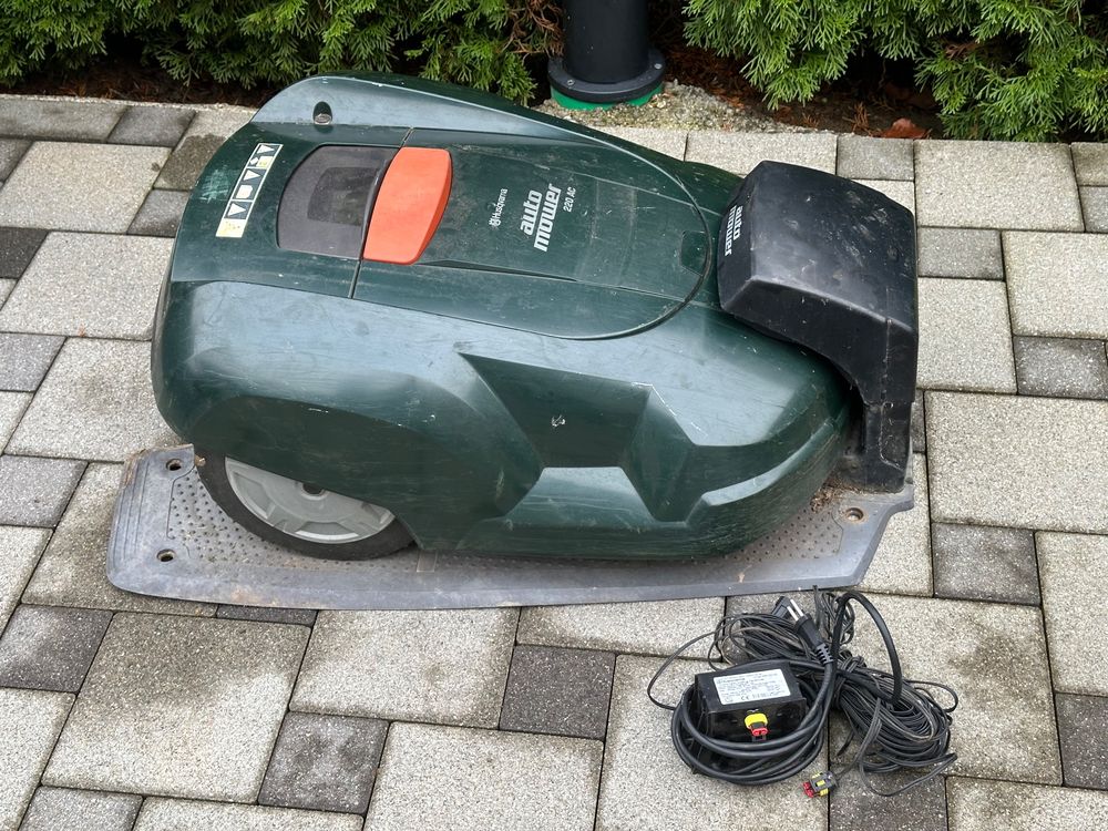 Husqvarna automower 220 hot sale