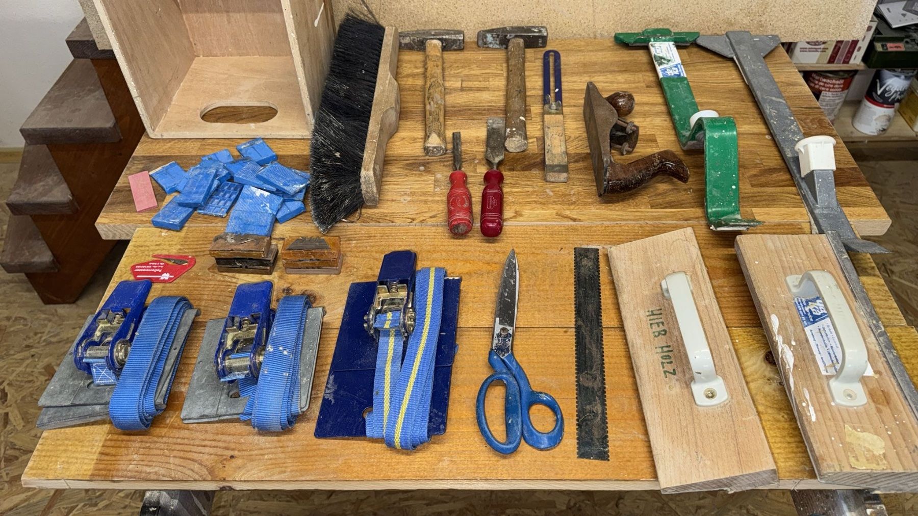 Tous les outils: Bodenlegerwerkzeug mit Kiste – D'occasion à Beringen par Maka1990