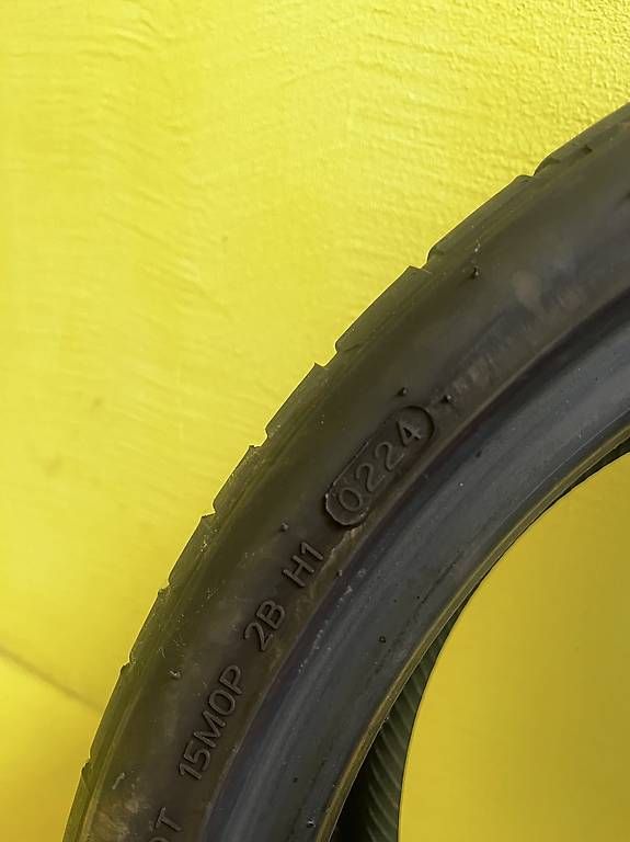 Sonstiges Schreiben & Zeichnen: 235/35 R19 – Gebraucht aus Lostallo von nan_2cqk 1
