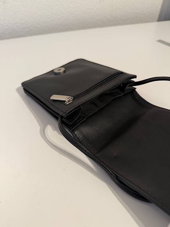 Taschen für Damen: Handtasche schwarz Leder – Gebraucht aus Basel von zuerich2005 1