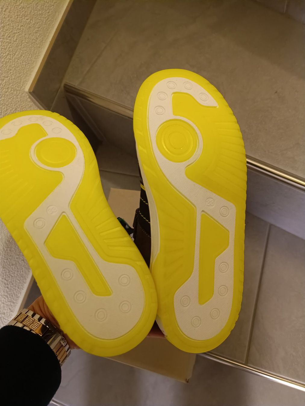 Scarpe per ragazzi: Neue Lasocki Leder Sneaker Grösse 33 – Nuovo e nell'imballaggio originale da Wohlen AG venduto da Fabe3 3