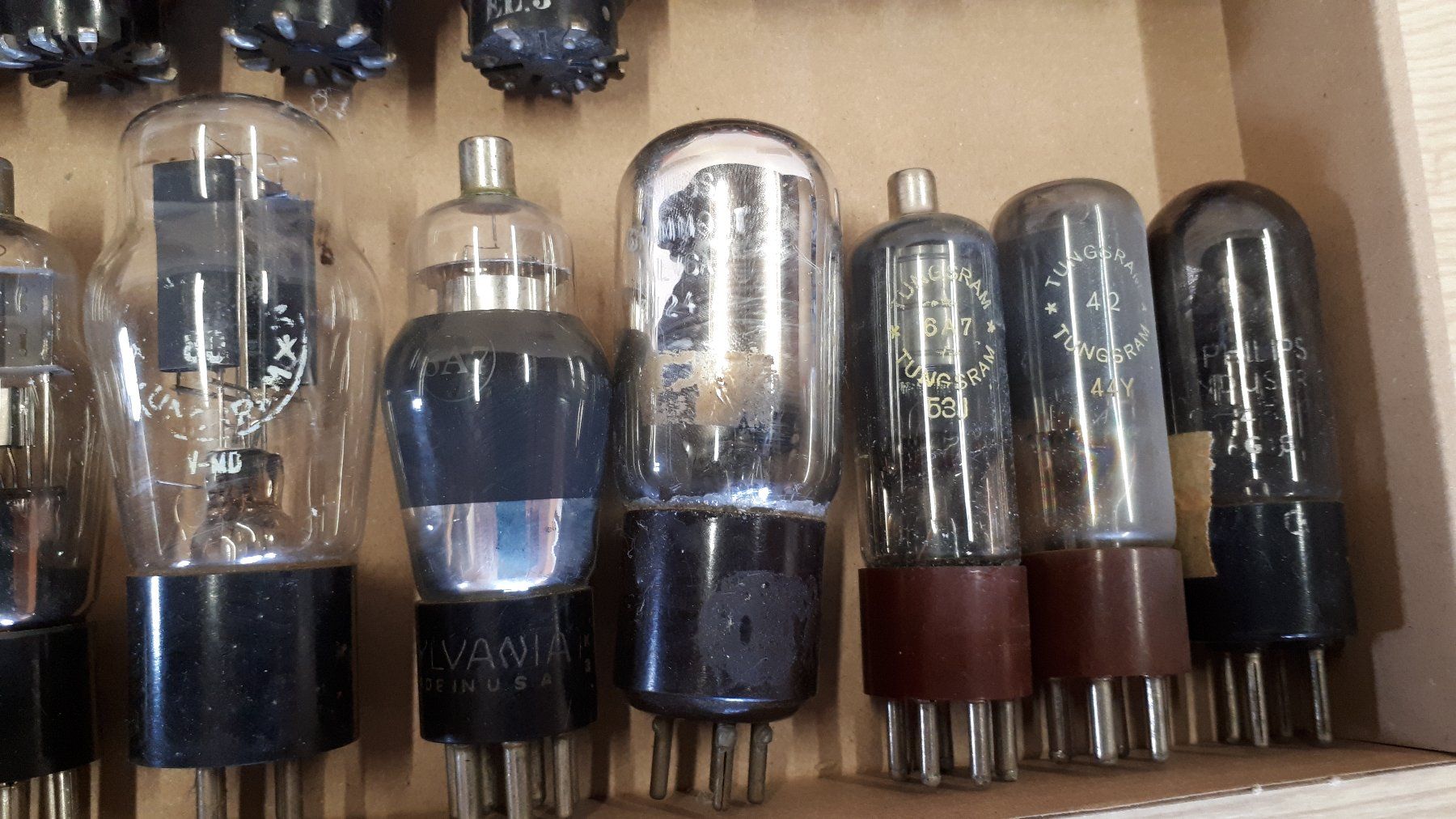 Componenti elettronici: Radio Röhren Konvolut – Difettoso da Madiswil venduto da 20gls 3