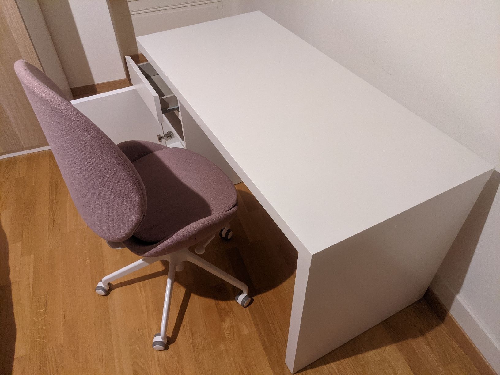 Ikea Tischset: Vends bureau + chaise ikea – Gebraucht aus Morges von yoyocaster