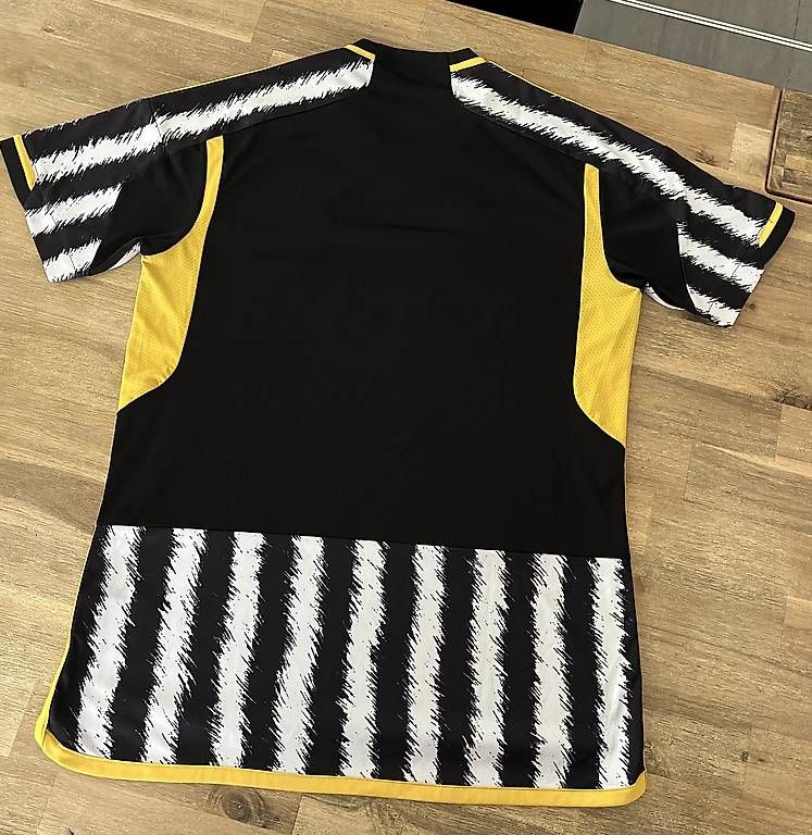 Canottiere & Pantaloni: Fussballtrikot Juventus – Usato da Hölstein venduto da Juvia 1