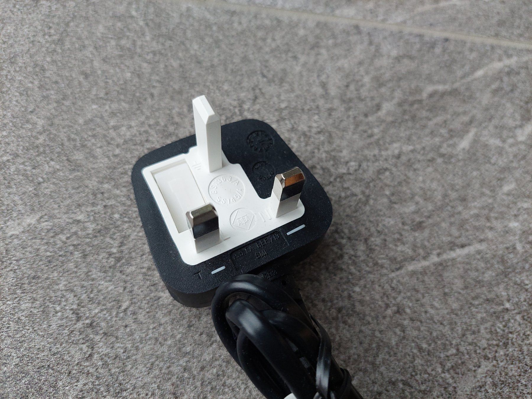 Câbles: 2-Pol Netzkabel mit UK Stecker – D'occasion à Wiesendangen par troawus 1