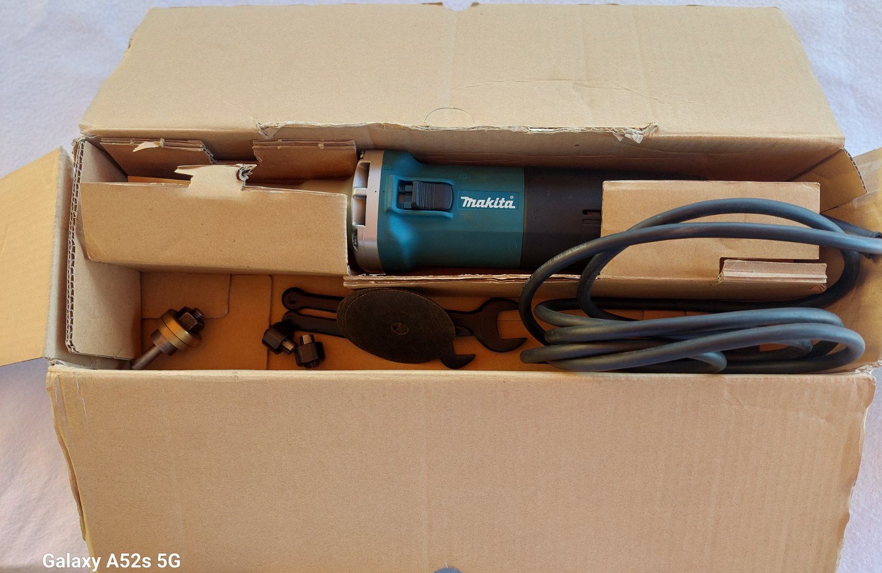 Makita Alle Maschinen: Meuleuse d'angle Makita GD0800C – Neu (gemäss Beschreibung) aus Brent von jos_2qs8