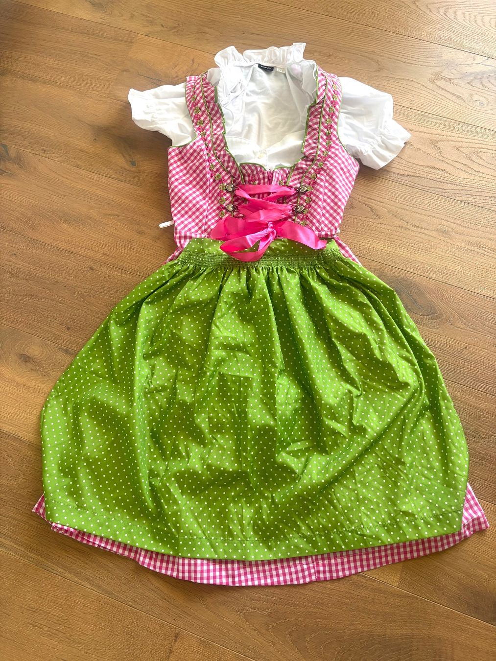 Kleider: Dirndl Gr. 38 – Neu (gemäss Beschreibung) aus Zufikon von Nati77