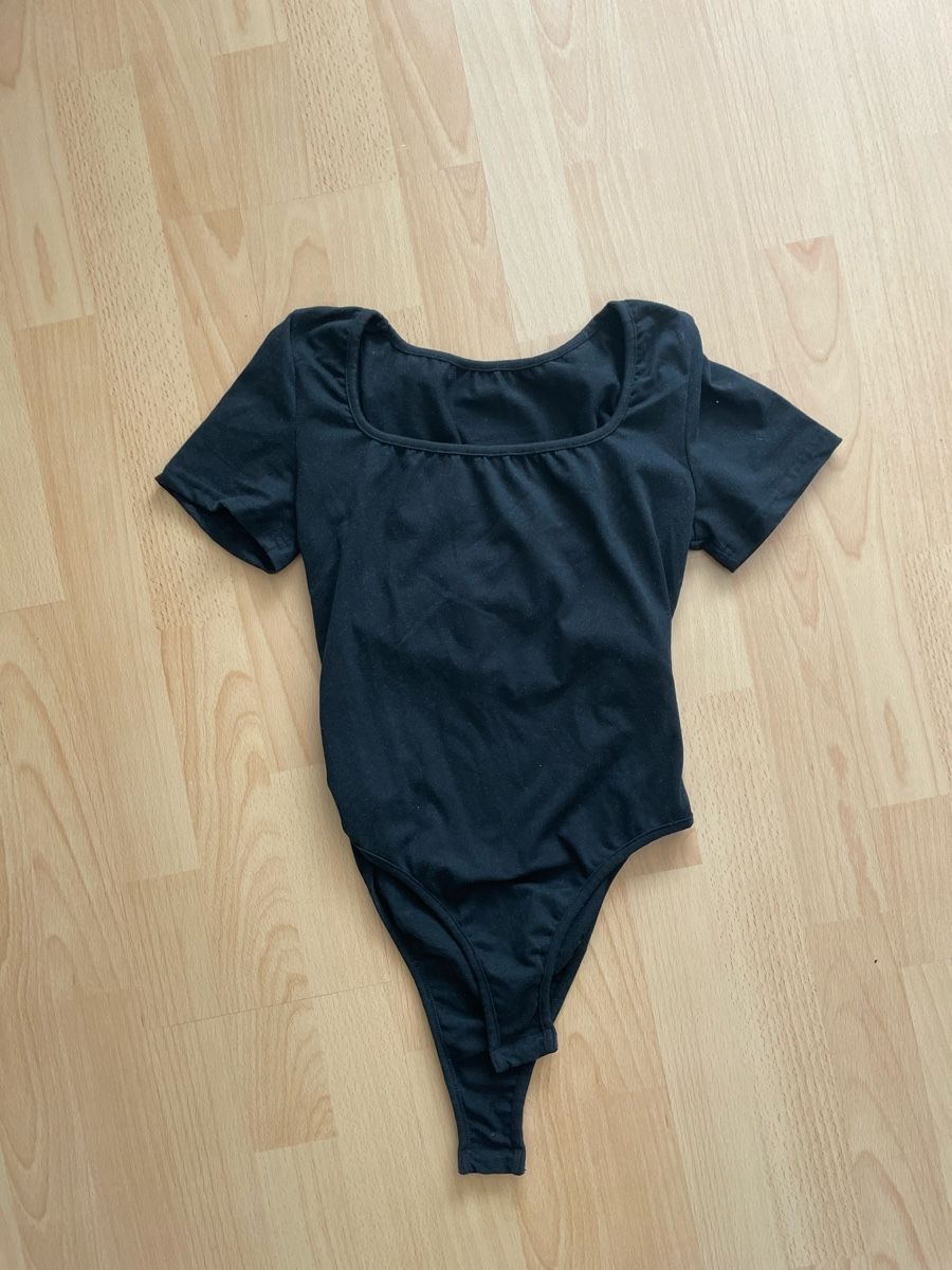 Top: Schwarzer Body kurzärmelig  – Usato da Ebikon venduto da van_qg5n