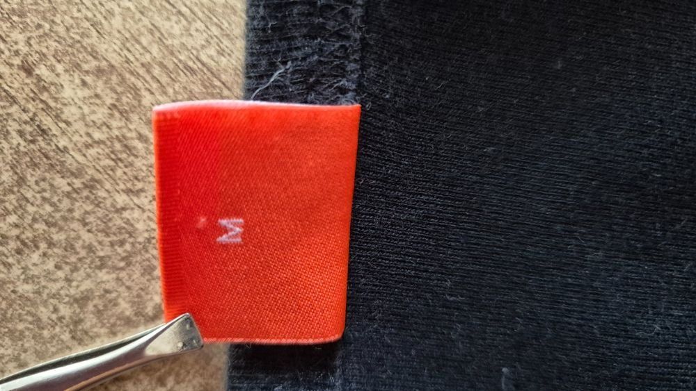 Hugo Boss T-shirt: schwarzes Trägershirt "Boss" Gr.M – Usato da Wängi venduto da Maur1 2