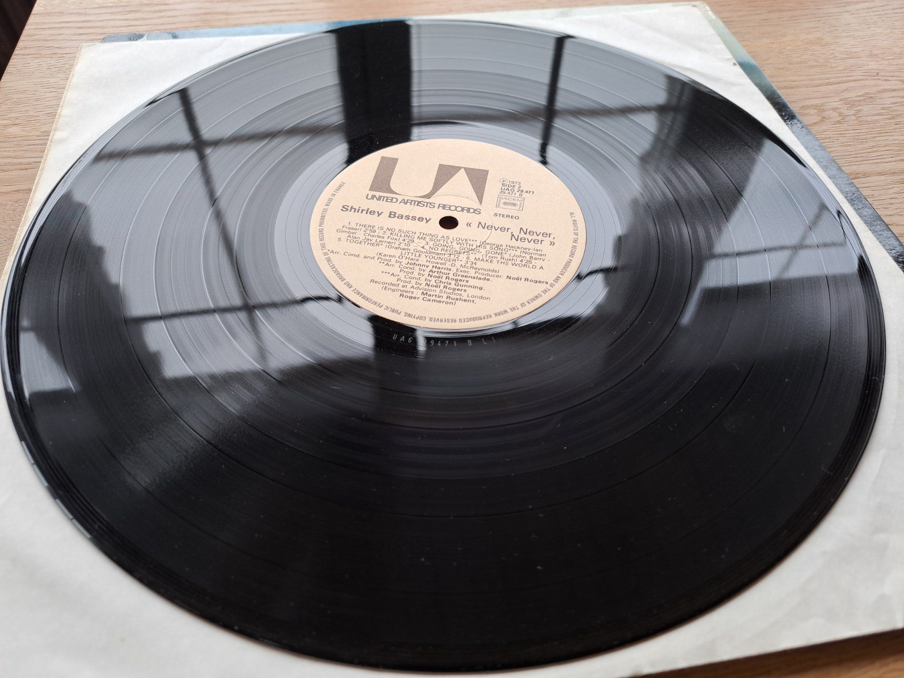 Vinyles: Shirley Bassey - Never, Never, Never – D'occasion à Meggen par Ricardokoch 3