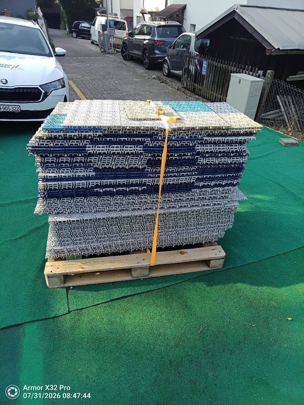 Revêtements de sol: Boden Gitter/ Platten Kunststoff  – D'occasion à Neuhausen par Diavolo2 1
